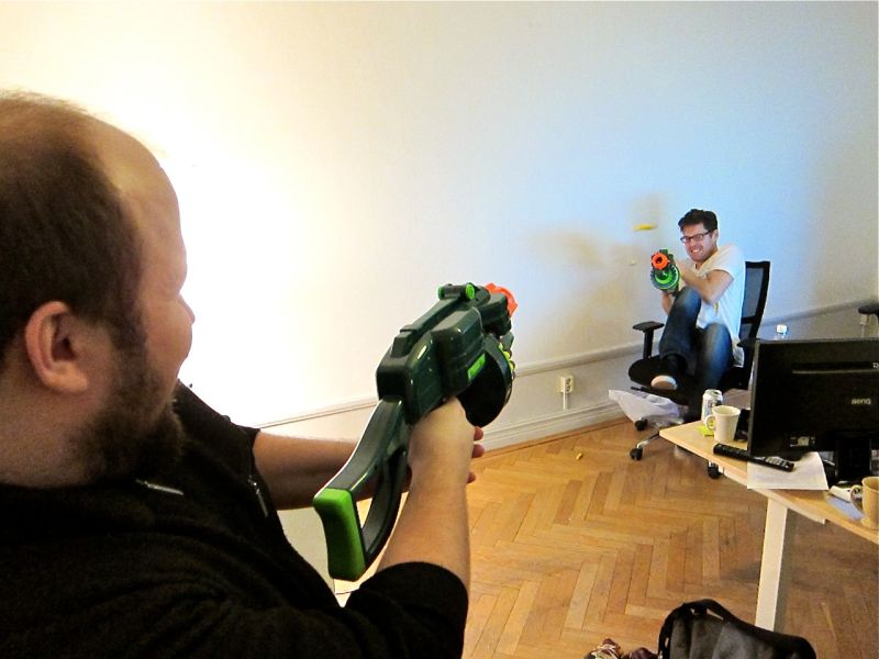 Plik:Mojang fighting.jpg